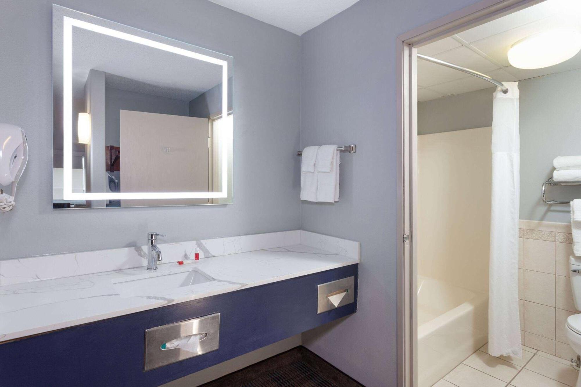 Americinn By Wyndham Peoria Eksteriør bilde