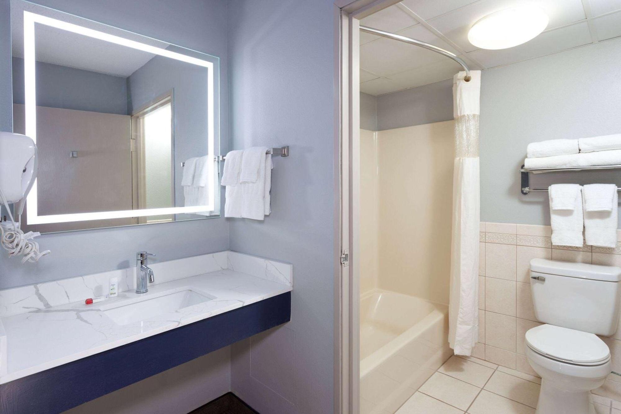 Americinn By Wyndham Peoria Eksteriør bilde